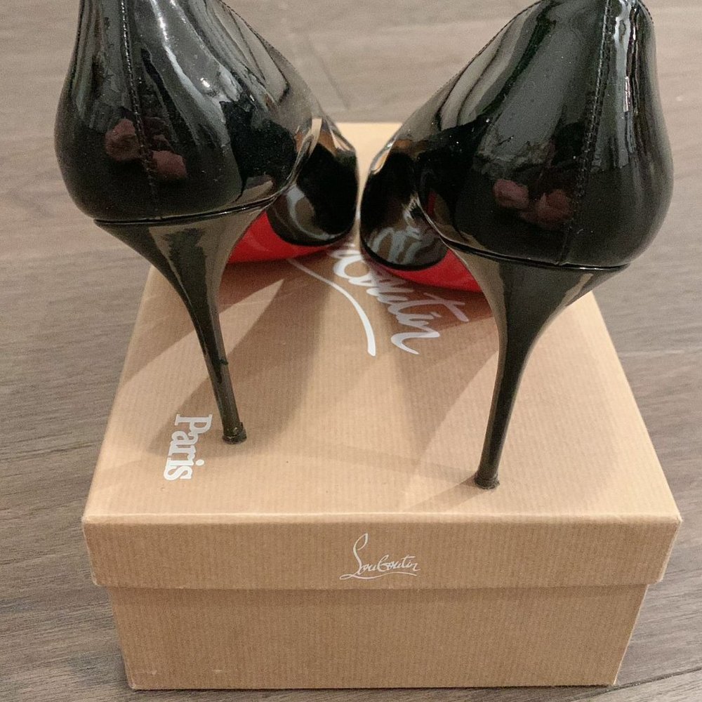 CHRISTIAN LOUBOUTIN Decollete 85mm Patent Leather Red Sole Pumps